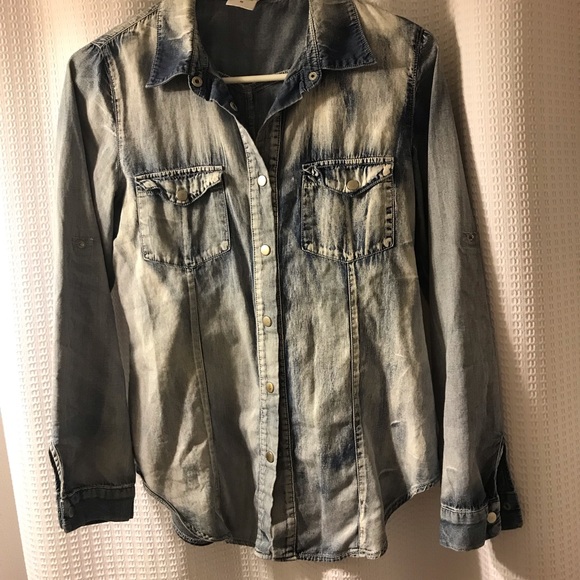 Medium red tulips denim shirt - Picture 3 of 8